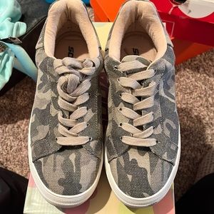 Womens Soda brand camo sneaker
